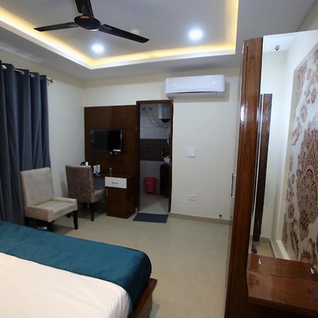 Affluence Hotel Kharar Екстер'єр фото