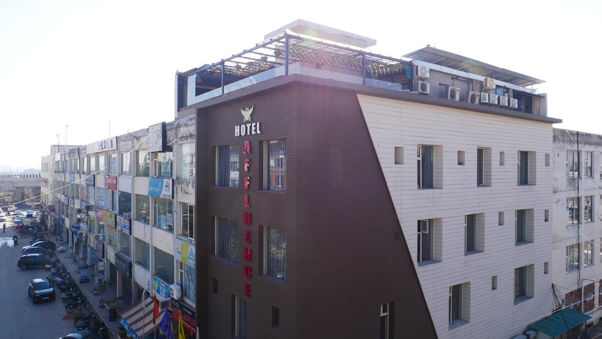 Affluence Hotel Kharar Екстер'єр фото