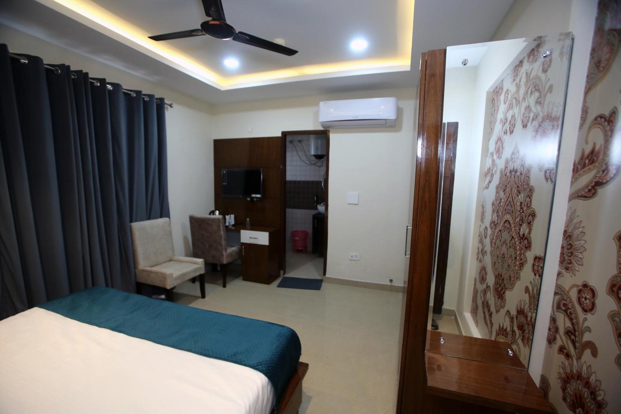 Affluence Hotel Kharar Екстер'єр фото