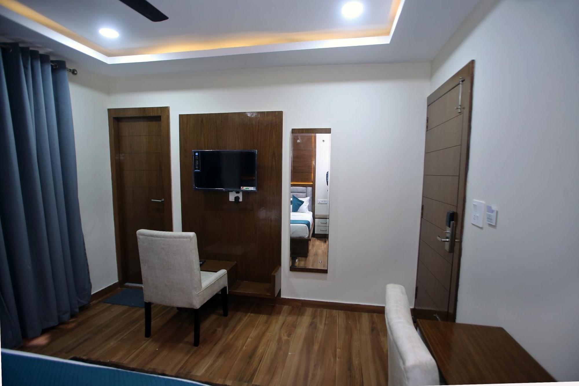 Affluence Hotel Kharar Екстер'єр фото
