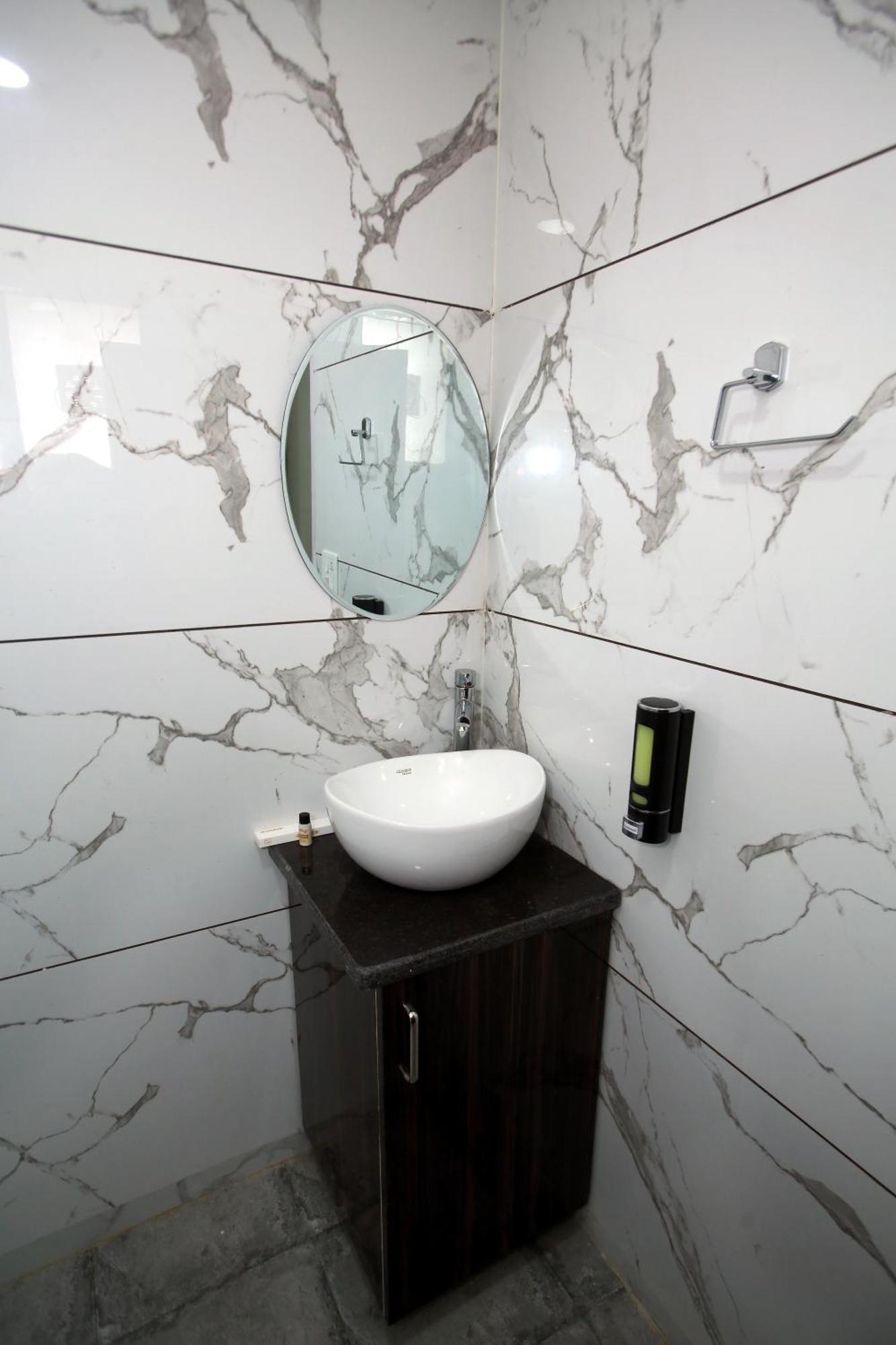 Affluence Hotel Kharar Екстер'єр фото
