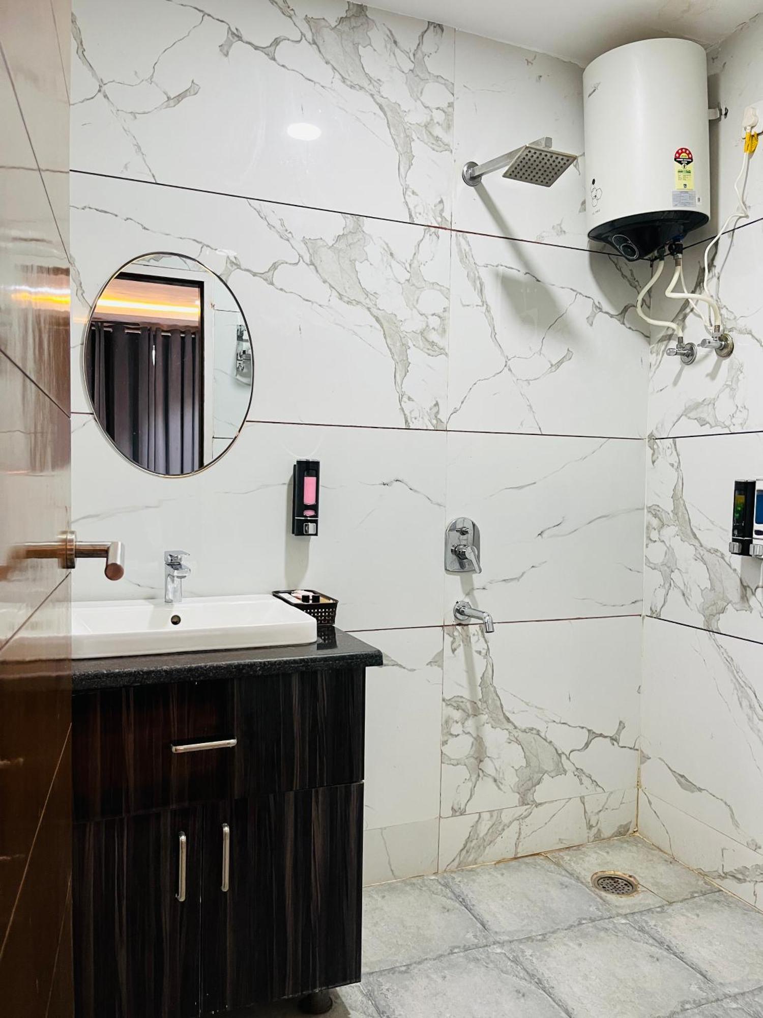 Affluence Hotel Kharar Екстер'єр фото