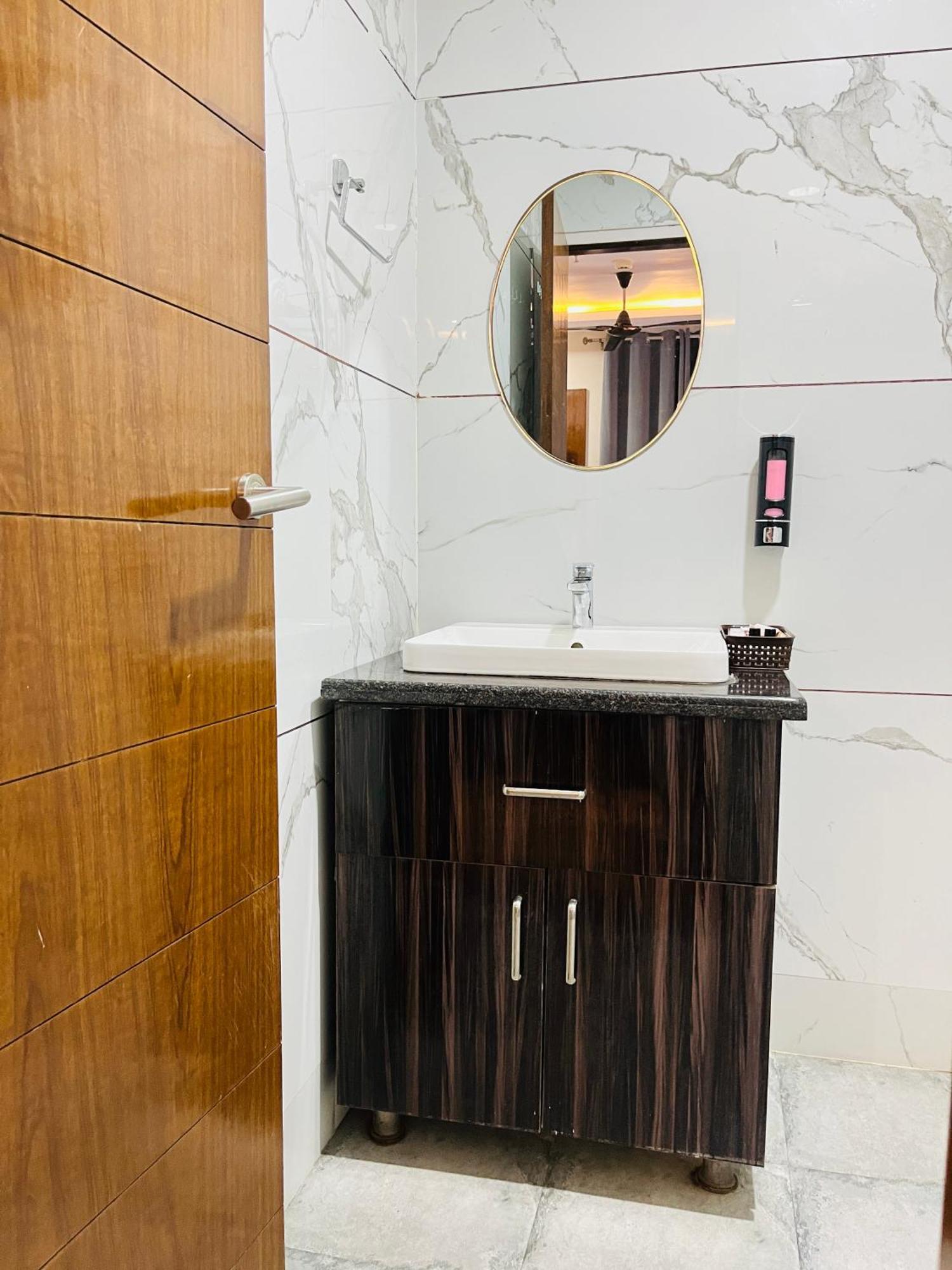 Affluence Hotel Kharar Екстер'єр фото