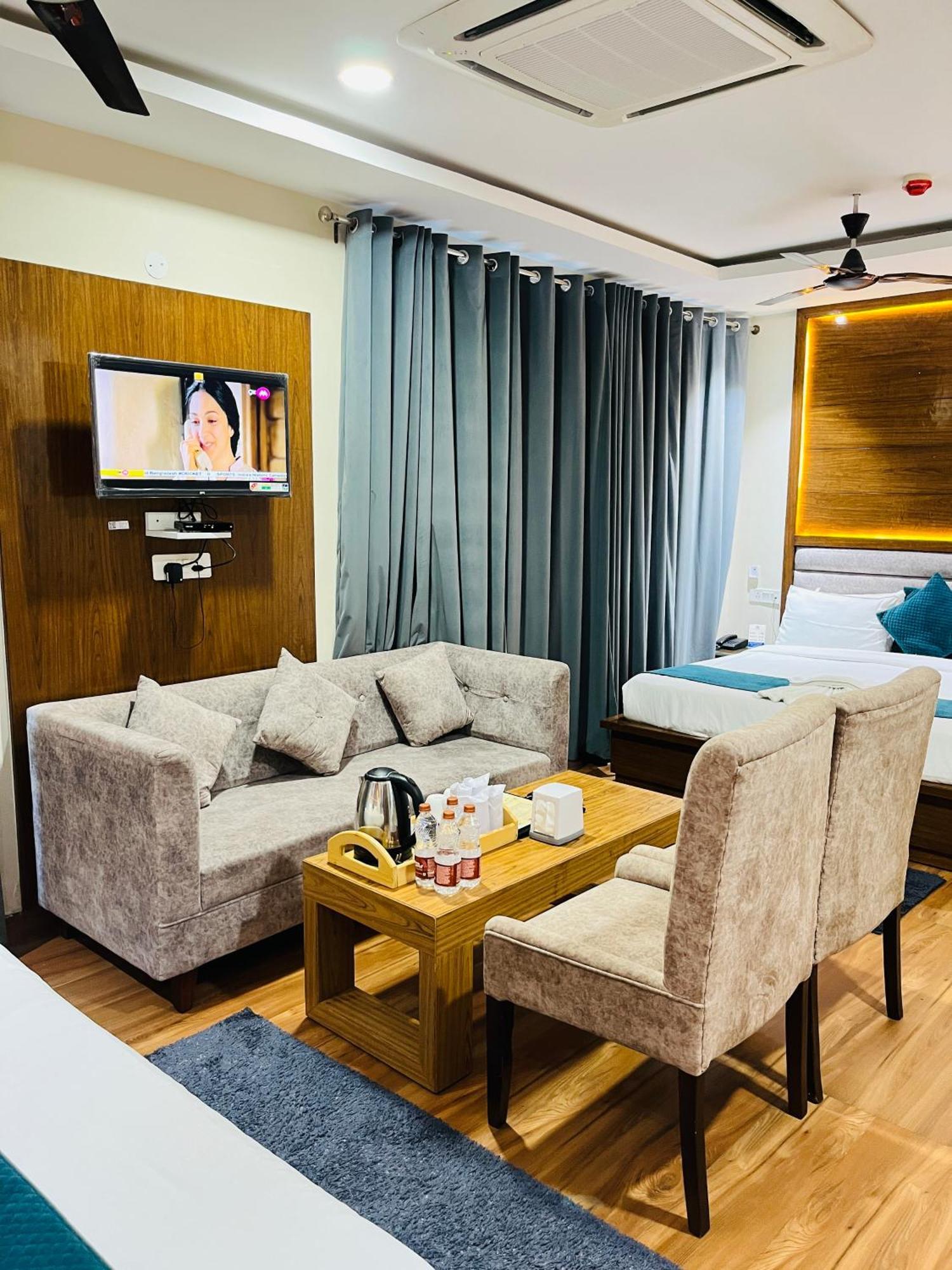 Affluence Hotel Kharar Екстер'єр фото